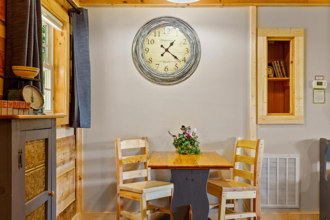 Nestled Inn McCookville Dış mekan fotoğraf